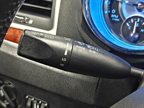 Used 2013 Chrysler 300 w/ Driver Convenience Group RWD image 46