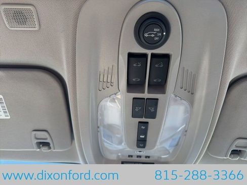 Used 2017 Chevrolet Equinox Premier w/ Enhanced Convenience Package FWD image 18