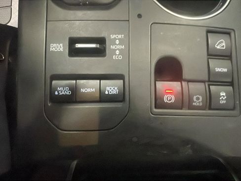 Used 2023 Toyota Highlander L image 28