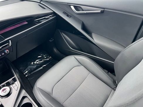 Certified 2025 Kia Niro EX FWD image 11