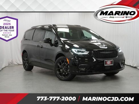 New 2026 Chrysler Pacifica Limited w/ S Appearance Package image 1