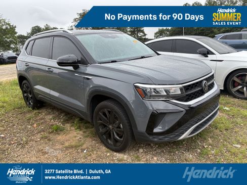 Used 2023 Volkswagen Taos SE FWD image 1