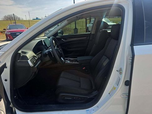 Used 2019 Honda Accord EX image 6