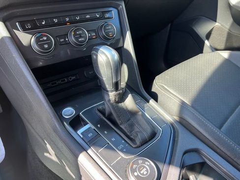Used 2020 Volkswagen Tiguan SE AWD/4WD image 28