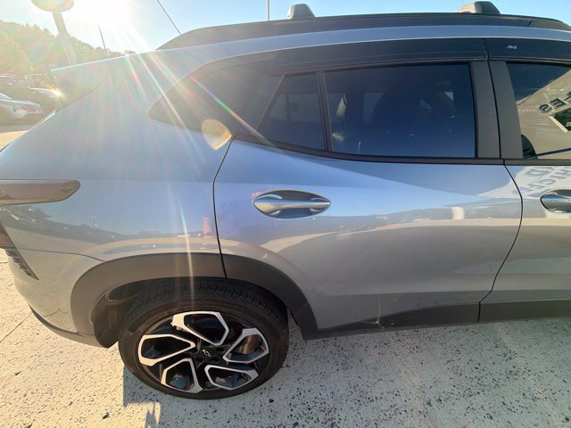 Used 2025 Chevrolet Trax RS w/ Driver Confidence Package FWD image 17