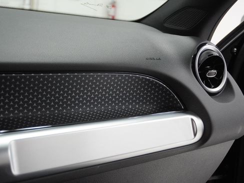 Used 2026 Mercedes-Benz GLB 250 image 34