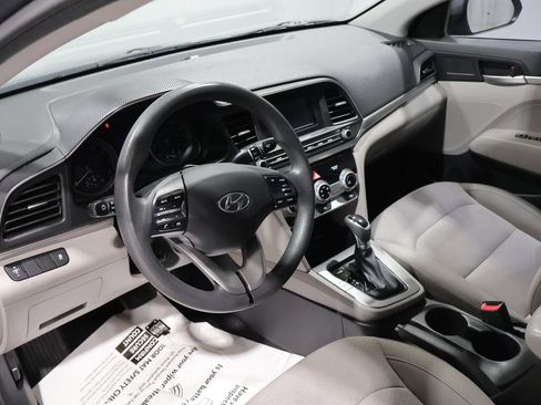 Used 2019 Hyundai Elantra SE FWD image 14