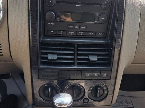 Used 2007 Ford Explorer XLT image 22