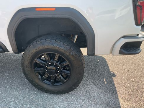 Used 2024 GMC Sierra 2500 AT4 w/ AT4 Premium Plus Package AWD/4WD image 8