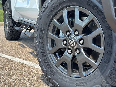 New 2026 Toyota 4Runner SR5 RWD image 2