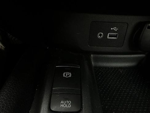 Used 2019 Nissan Rogue SV w/ Premium Package FWD image 16