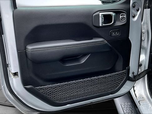 Used 2023 Jeep Wrangler Sahara image 28