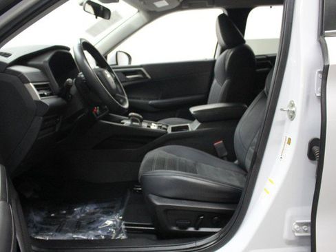 Used 2023 Mitsubishi Outlander SE image 7