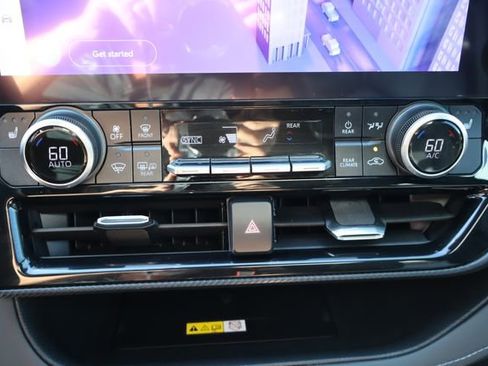 Used 2023 Toyota Highlander XSE FWD image 38