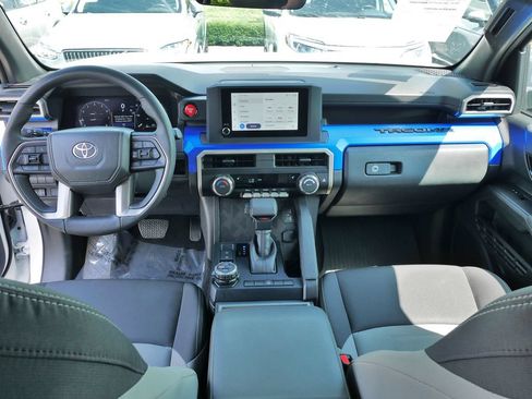Used 2025 Toyota Tacoma TRD Off-Road AWD/4WD image 17