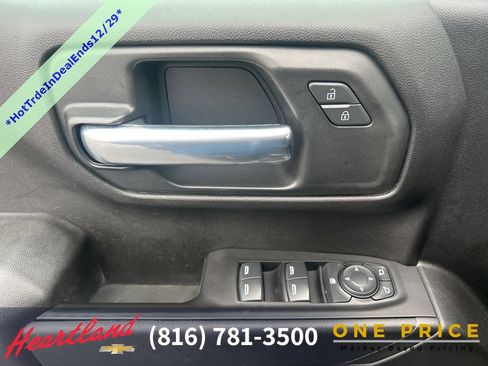Used 2021 Chevrolet Silverado 1500 Custom Trail Boss w/ LPO, Dark Essentials Package image 17