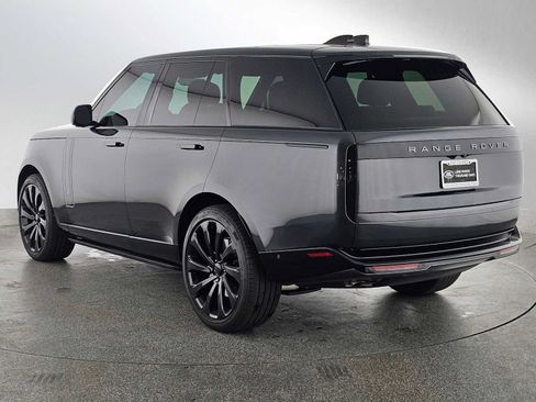 Used 2025 Land Rover Range Rover SE AWD/4WD image 3