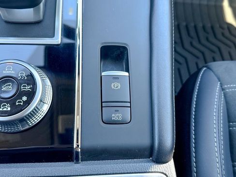 Used 2024 Mitsubishi Outlander AWD image 41
