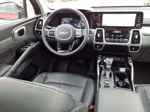 Used 2023 Kia Sorento SX image 4