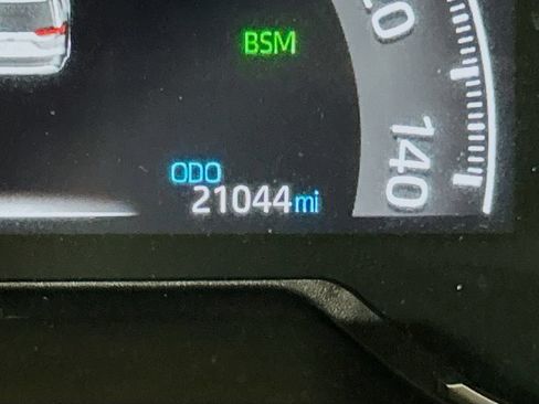 Used 2022 Toyota RAV4 Limited AWD/4WD image 10
