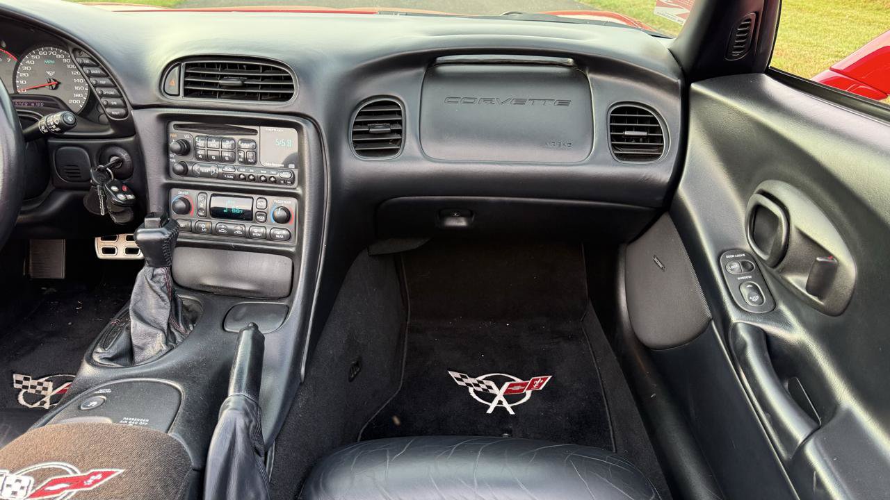 Used 2001 Chevrolet Corvette Convertible w/ Preferred Equipment Group1 RWD image 39