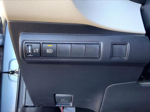 Used 2022 Toyota Corolla LE image 32