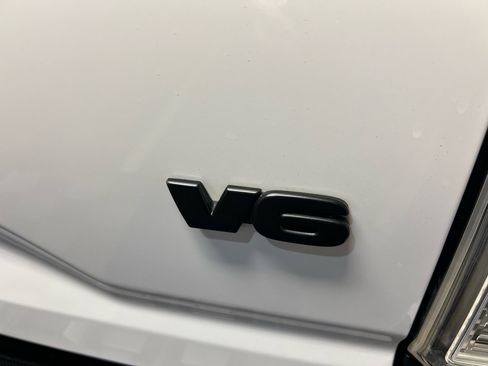 Used 2018 Toyota Tacoma Limited image 32