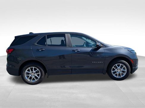 Used 2022 Chevrolet Equinox LS AWD/4WD image 9