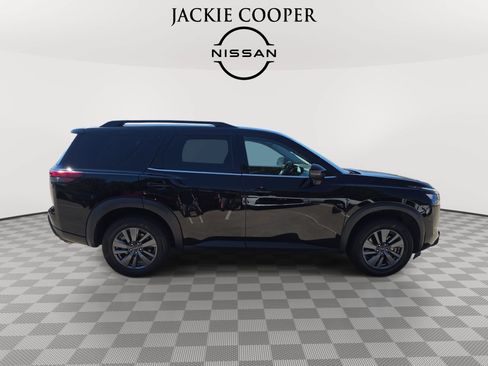 Used 2025 Nissan Pathfinder SV FWD image 4