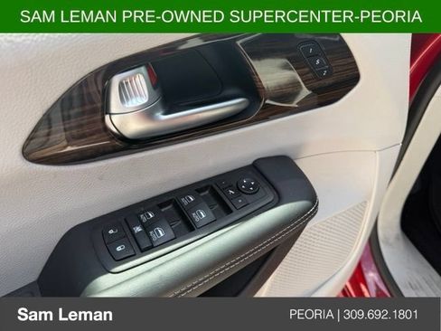Used 2024 Chrysler Pacifica Limited w/ Trailer Tow Group AWD/4WD image 8