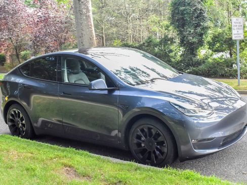 Used 2021 Tesla Model Y Long Range image 12