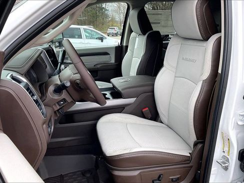 New 2026 RAM 2500 Laramie AWD/4WD image 9