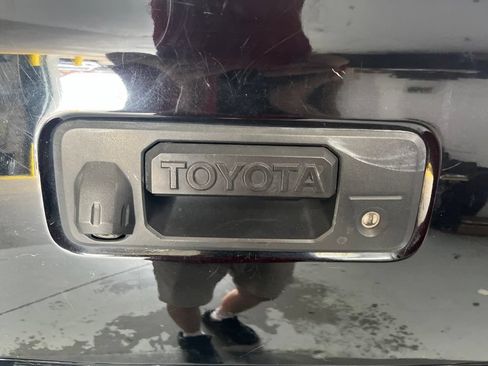 Used 2017 Toyota Tacoma SR5 w/ Tow Package AWD/4WD image 46