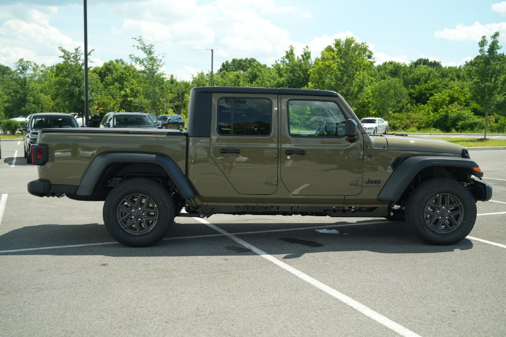 New 2026 Jeep Gladiator Sport w/ Dual Top Group AWD/4WD image 8