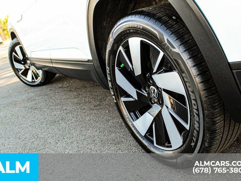 Used 2025 Volkswagen Atlas Cross Sport SE image 15