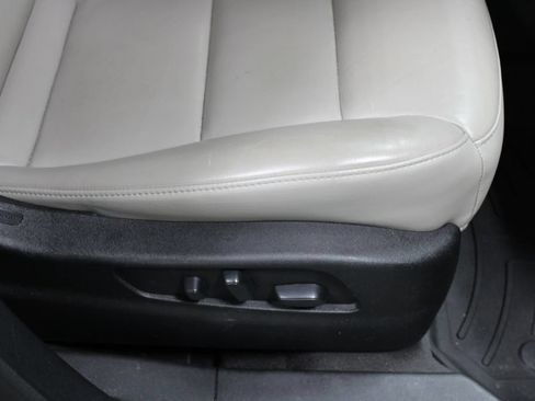 Used 2020 Cadillac XT4 Premium Luxury FWD image 21