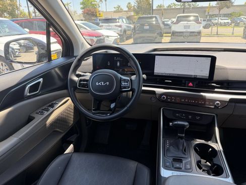 Used 2026 Kia Carnival FWD image 32