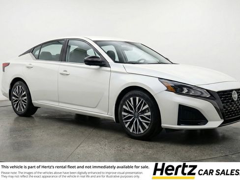 Used 2025 Nissan Altima 2.5 SV image 1