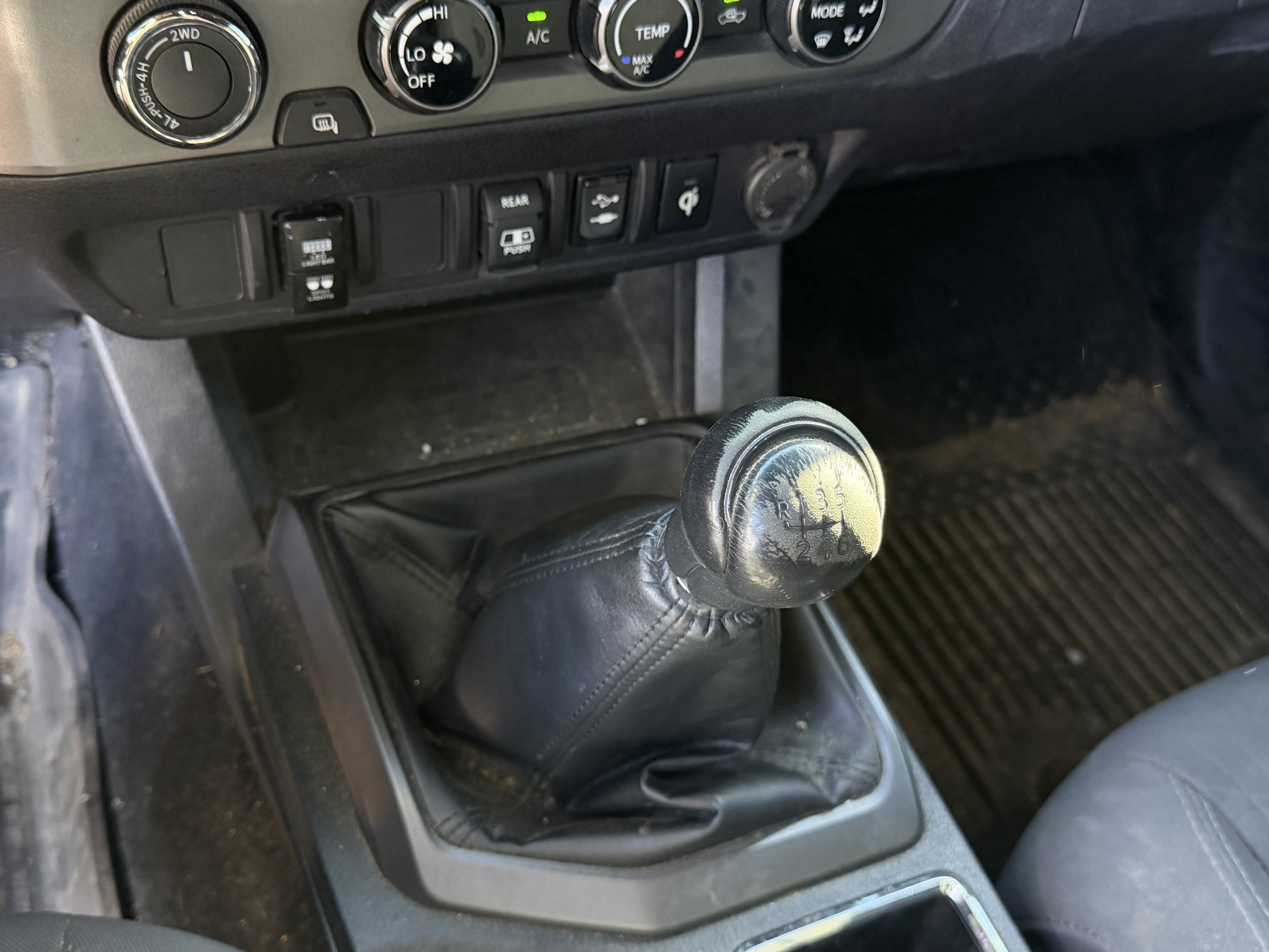Used 2018 Toyota Tacoma TRD Off-Road AWD/4WD image 16