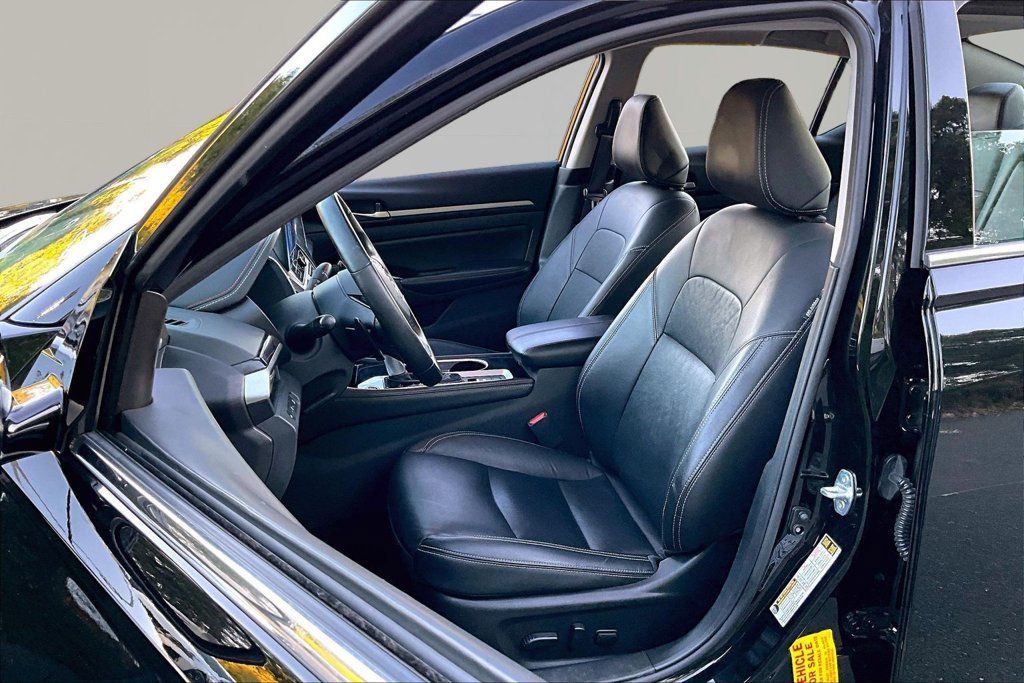 Used 2025 Nissan Altima 2.5 SR w/ SR Premium Package AWD/4WD image 18