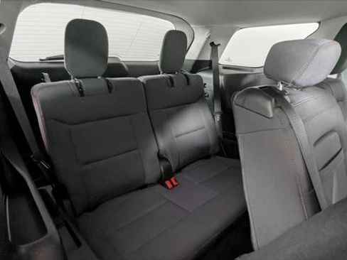 Used 2025 Ford Explorer Active RWD image 23