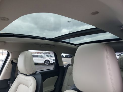 New 2026 Lincoln Corsair Premiere image 11