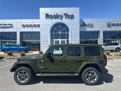 Used 2022 Jeep Wrangler Unlimited Sahara w/ Cold Weather Group AWD/4WD image 1