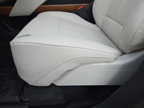 New 2026 Cadillac Vistiq Sport w/ LPO, Floor Liner Package image 17