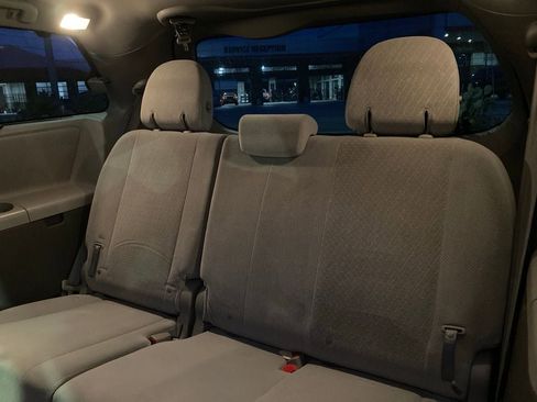 Used 2016 Toyota Sienna LE image 8