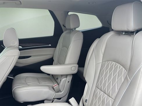 Used 2023 Buick Enclave Avenir image 10