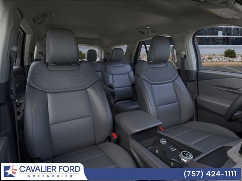 Used 2025 Ford Explorer Active w/ Active Comfort Package image 10