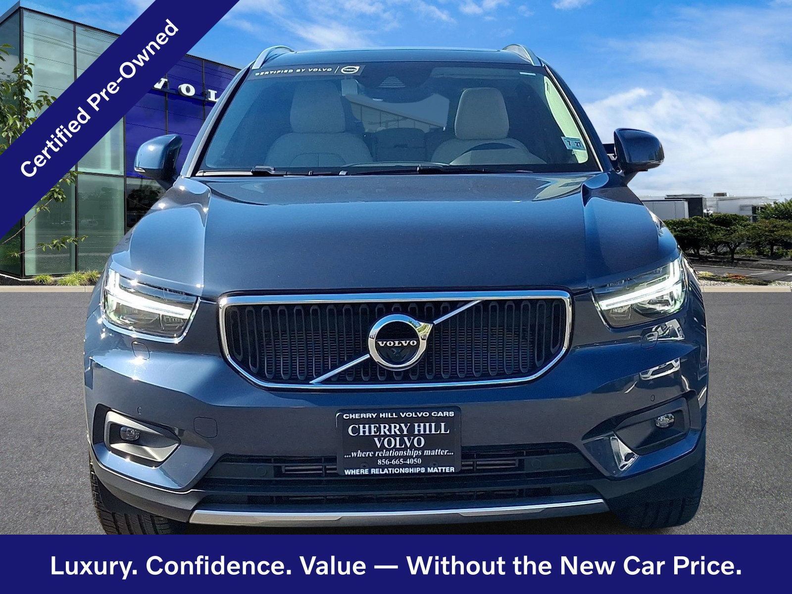Certified 2022 Volvo XC40 T5 Momentum w/ Premium Package AWD/4WD image 2
