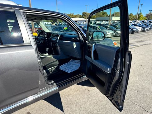 Used 2013 Toyota 4Runner SR5 image 10