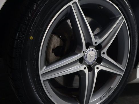 Used 2017 Mercedes-Benz E 400 4MATIC Wagon image 31